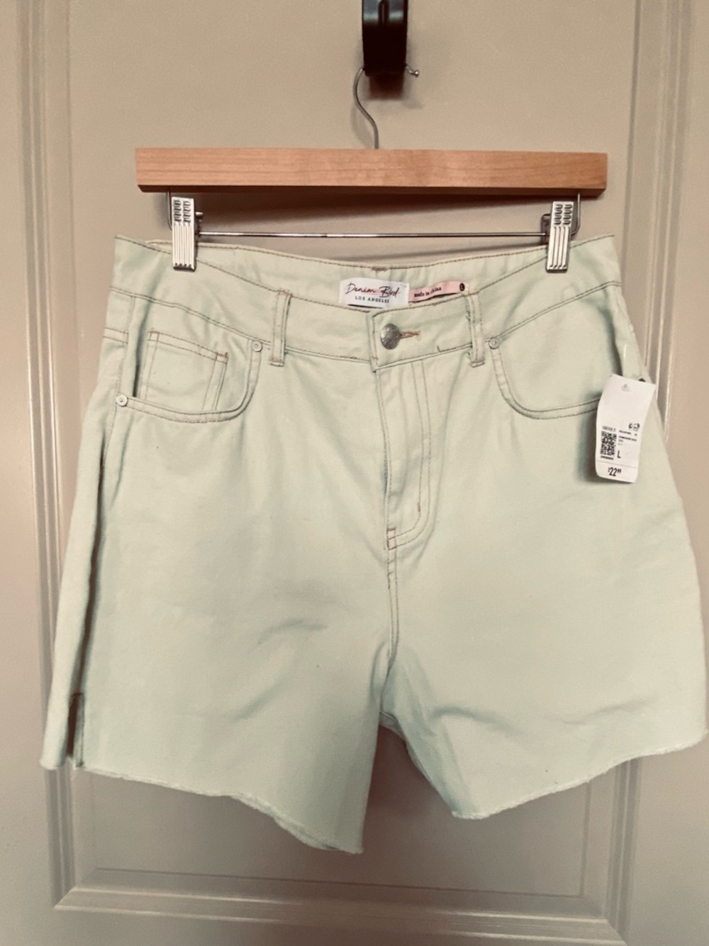 Casual High-Rise Mint Green Jean Shorts size L.  NWT Denim Blvd Los Angeles